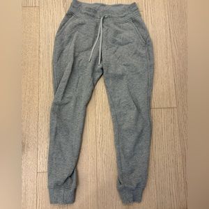 Lululemon women’s jogger sweatpants size 4